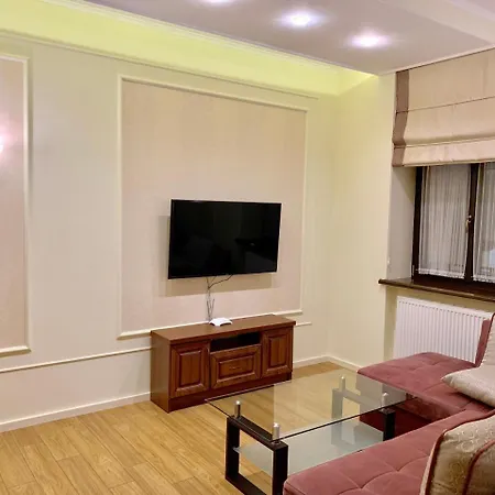 Two-Bedroom On Lesi Ukrainky Lviv Exterior photo