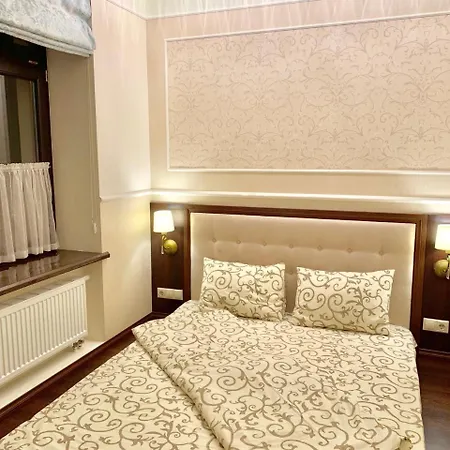 Two-Bedroom On Lesi Ukrainky Lviv Exterior photo