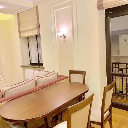 Two-Bedroom On Lesi Ukrainky Lviv Exterior photo
