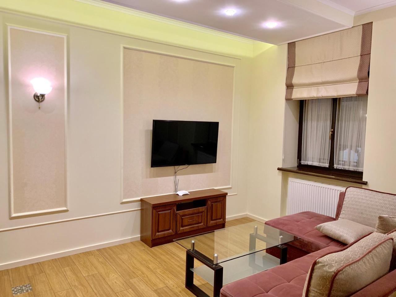 Two-bedroom On Lesi Ukrainky Apartment *