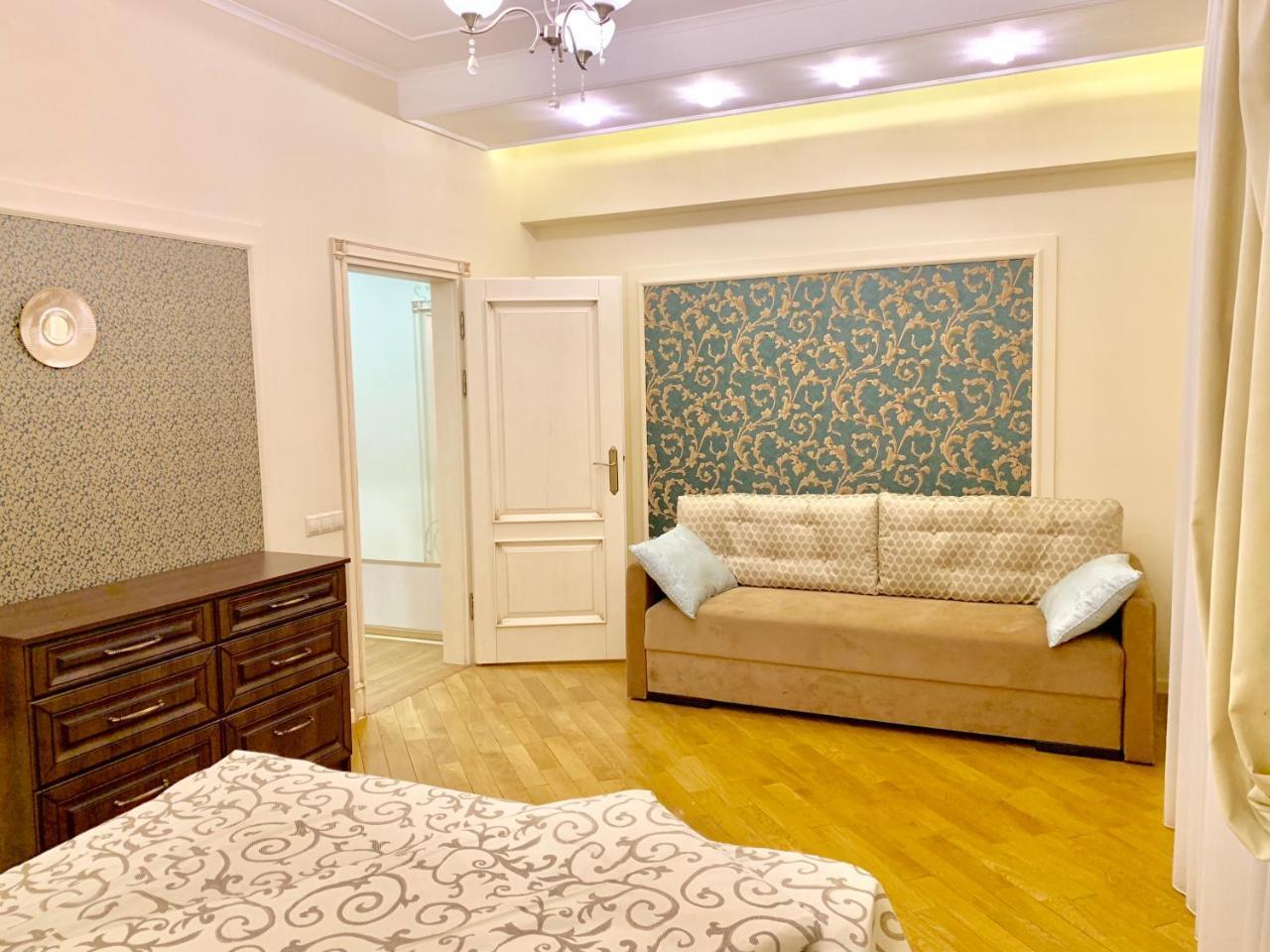 Two-bedroom On Lesi Ukrainky * לבוב
