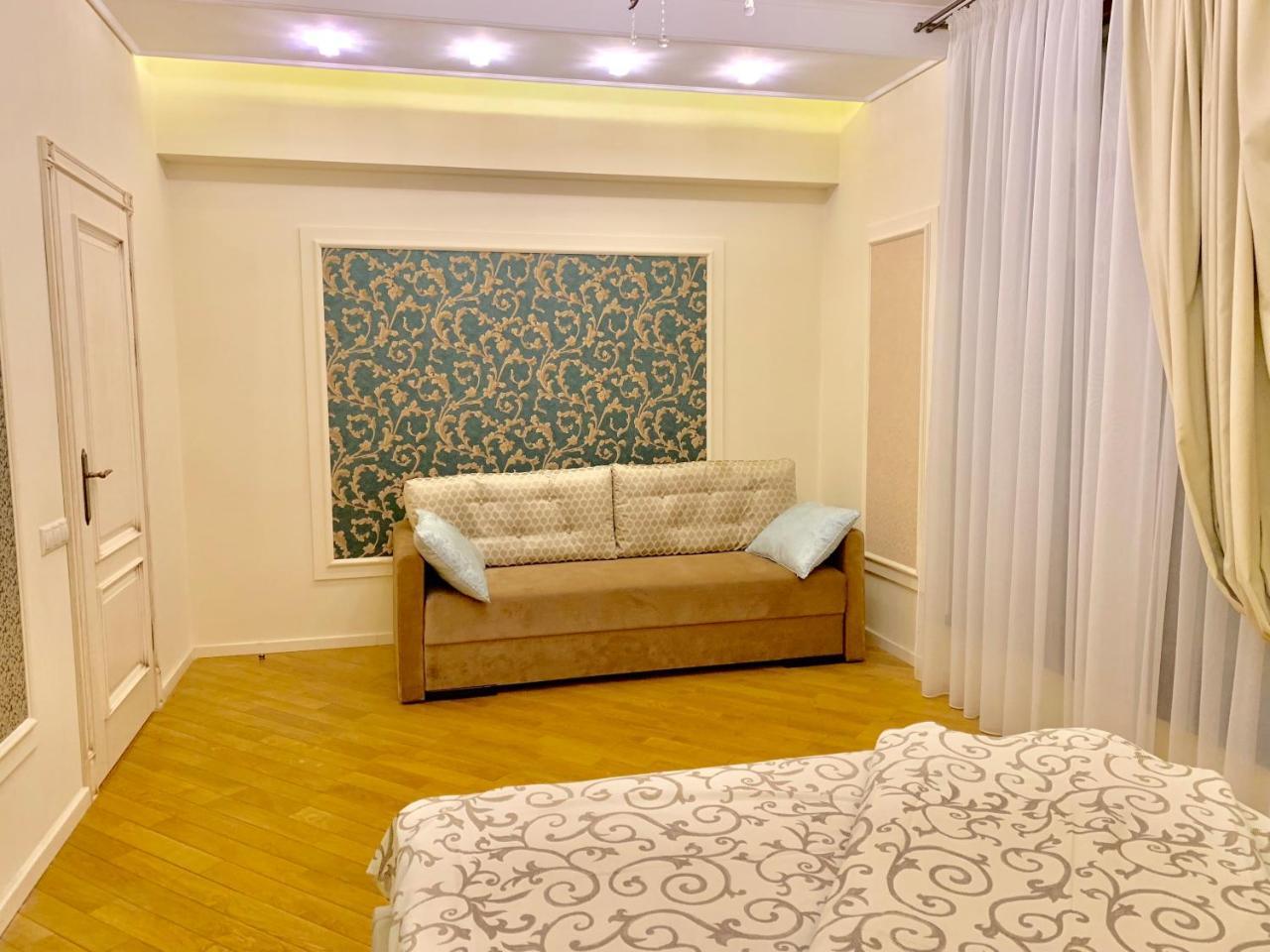 דירה Two-bedroom On Lesi Ukrainky לבוב