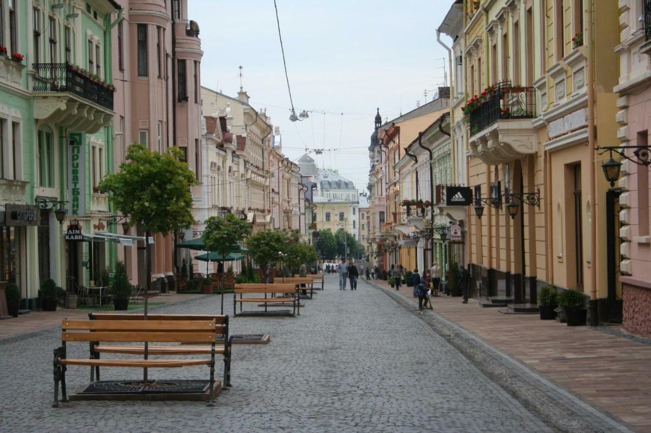 Two-bedroom On Lesi Ukrainky Apartment *